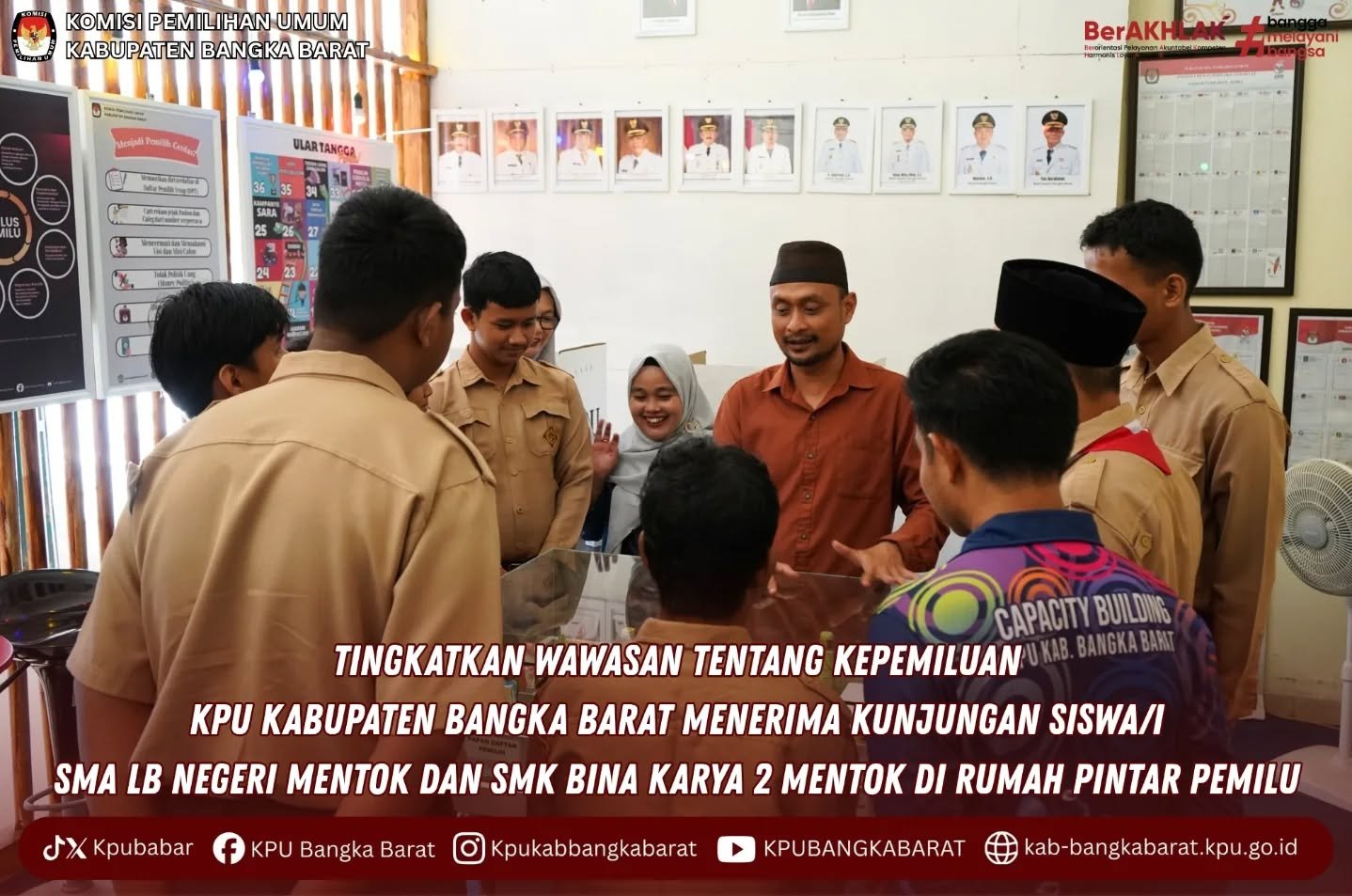 KPU Kabupaten Bangka Barat menerima kunjungan edukatif siswa/i SMA LB Negeri Mentok dan SMK Bina Karya 2 Mentok di Rumah Pintar Pemilu (RPP) KPU Kabupaten Bangka Barat,
