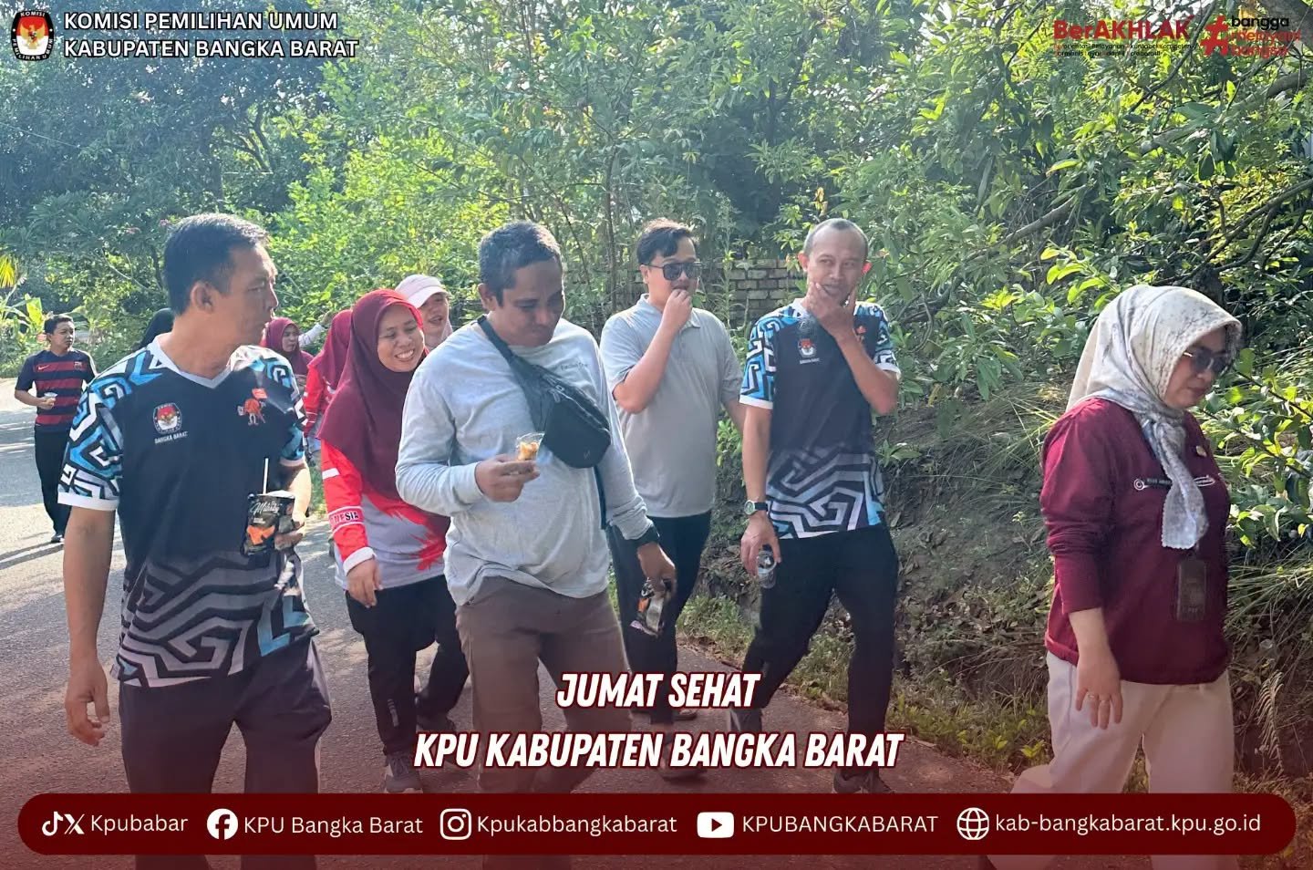 KPU Kabupaten Bangka Barat melaksanakan kegiatan jalan sehat dalam rangka program Jumat Sehat