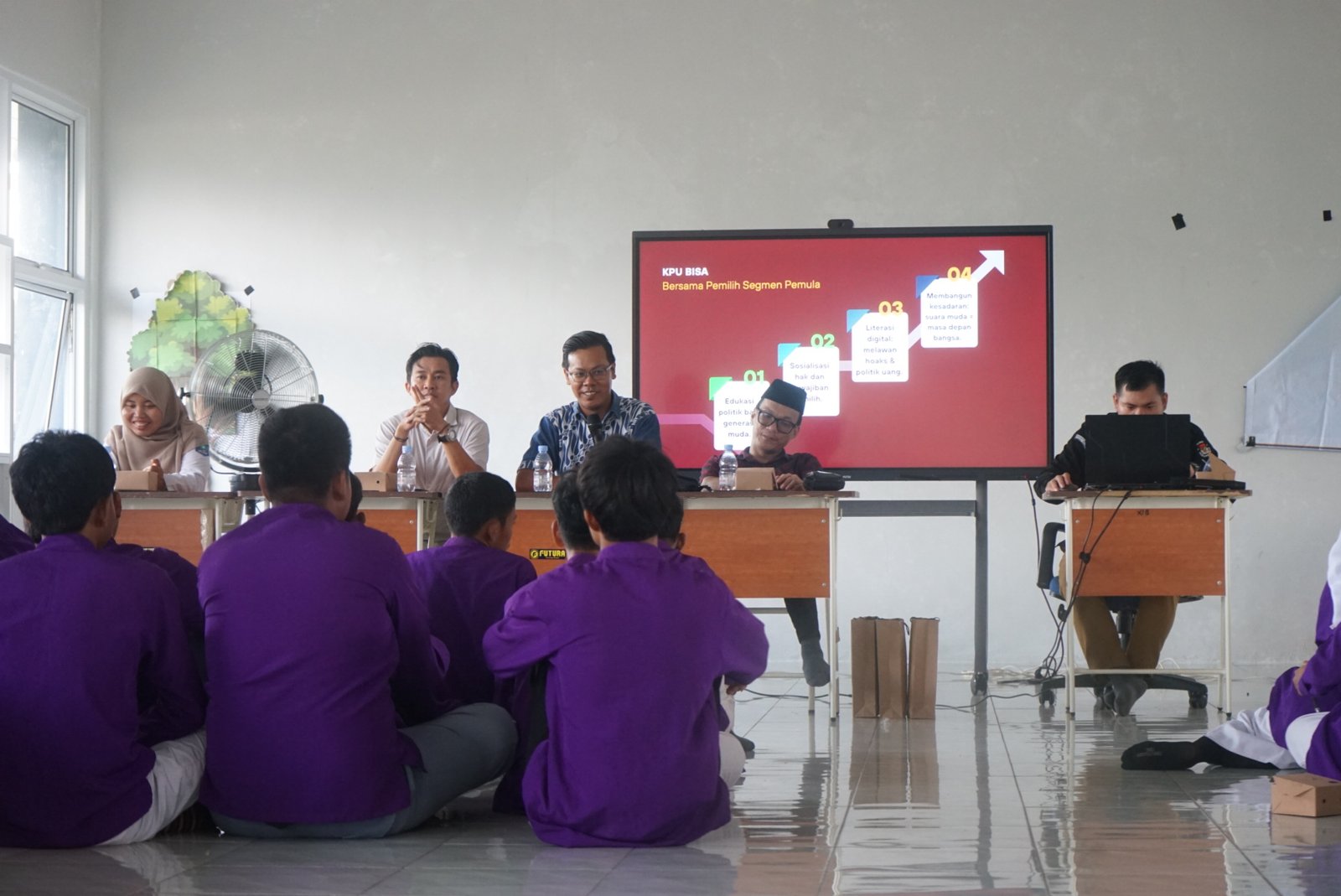 KPU Bangka Tengah Goes To School: “KPU BISA” Bersama Pemilih Segmen Pemula di SMA Negeri 1 Simpang Katis