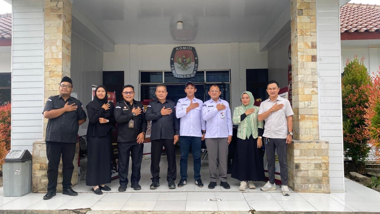 Konsolidasi Demokrasi, Bawaslu Bangka Tengah Kunjungi KPU Bangka Tengah