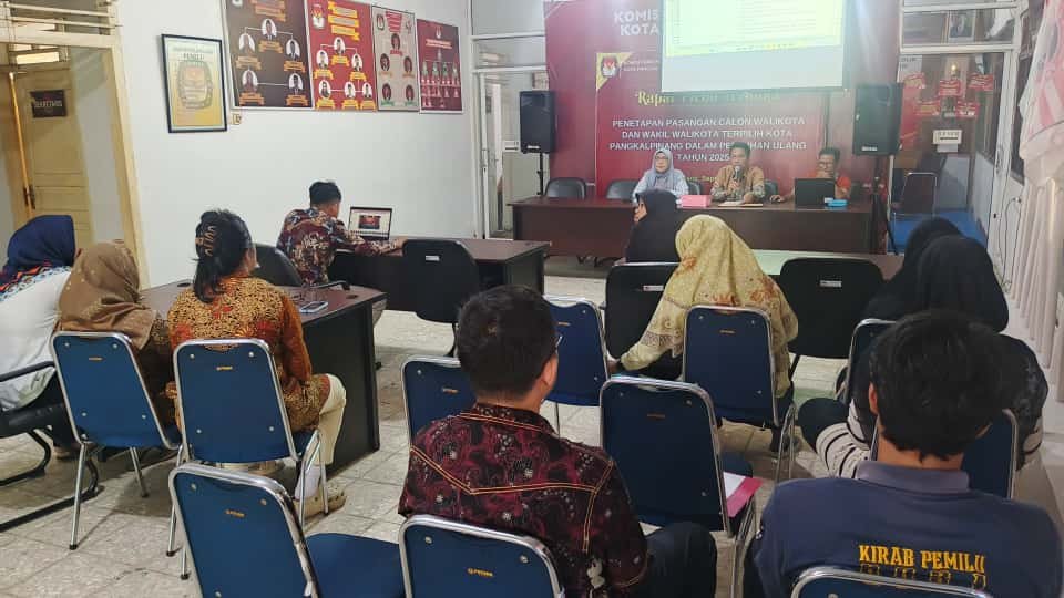 Rapat terkait Petunjuk Teknis Pelaksanaan Pemberian Tunjangan Kinerja Pegawai dan Perekaman Daftar Hadir Elektronik dilingkungan KPU Kota Pangkalpinang.