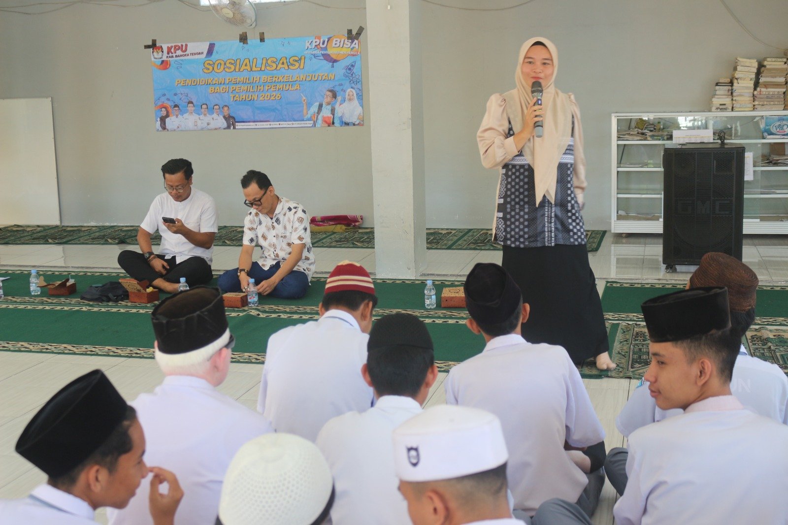 KPU Bangka Tengah Sasar Santri Ponpes Al Muhajirin Koba dalam Program Simas Lapor DP