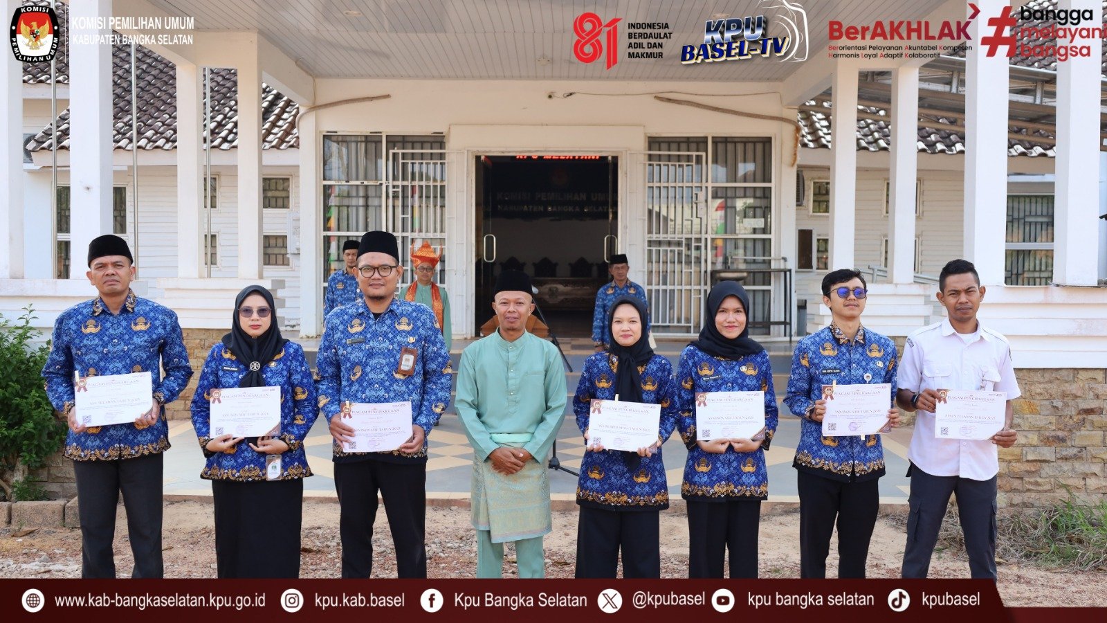Semangat Kemerdekaan, KPU Bangka Selatan Apresiasi Kinerja ASN dan PPNPN melalui Pemberian Penghargaan