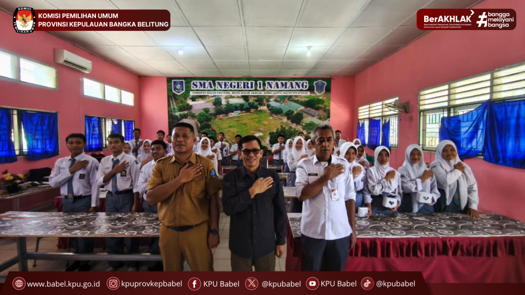KPU BABEL TANAMKAN NILAI DEMOKRASI KE PEMILIH PEMULA DI SMA 1 NAMANG